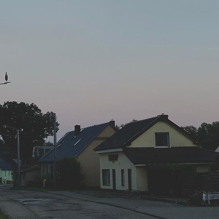 Cieszyno- Uroczy Domek Do Wynajecia Złocieniec Buitenkant foto